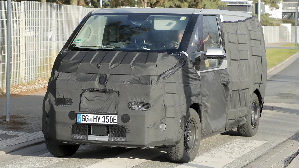 kia pv5 front 34rv35c3