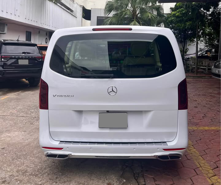 Mercedes-Benz V-Class độ kiểu Maybach vừa ra biển đã bán lại 3,8 tỷ: Đắt gần bằng 3 chiếc Carnival, có ghế 'chủ tịch', TV khủng- Ảnh 8.