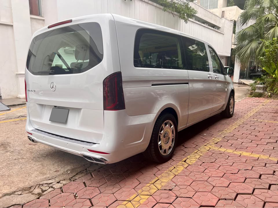 Mercedes-Benz V-Class độ kiểu Maybach vừa ra biển đã bán lại 3,8 tỷ: Đắt gần bằng 3 chiếc Carnival, có ghế 'chủ tịch', TV khủng- Ảnh 7.