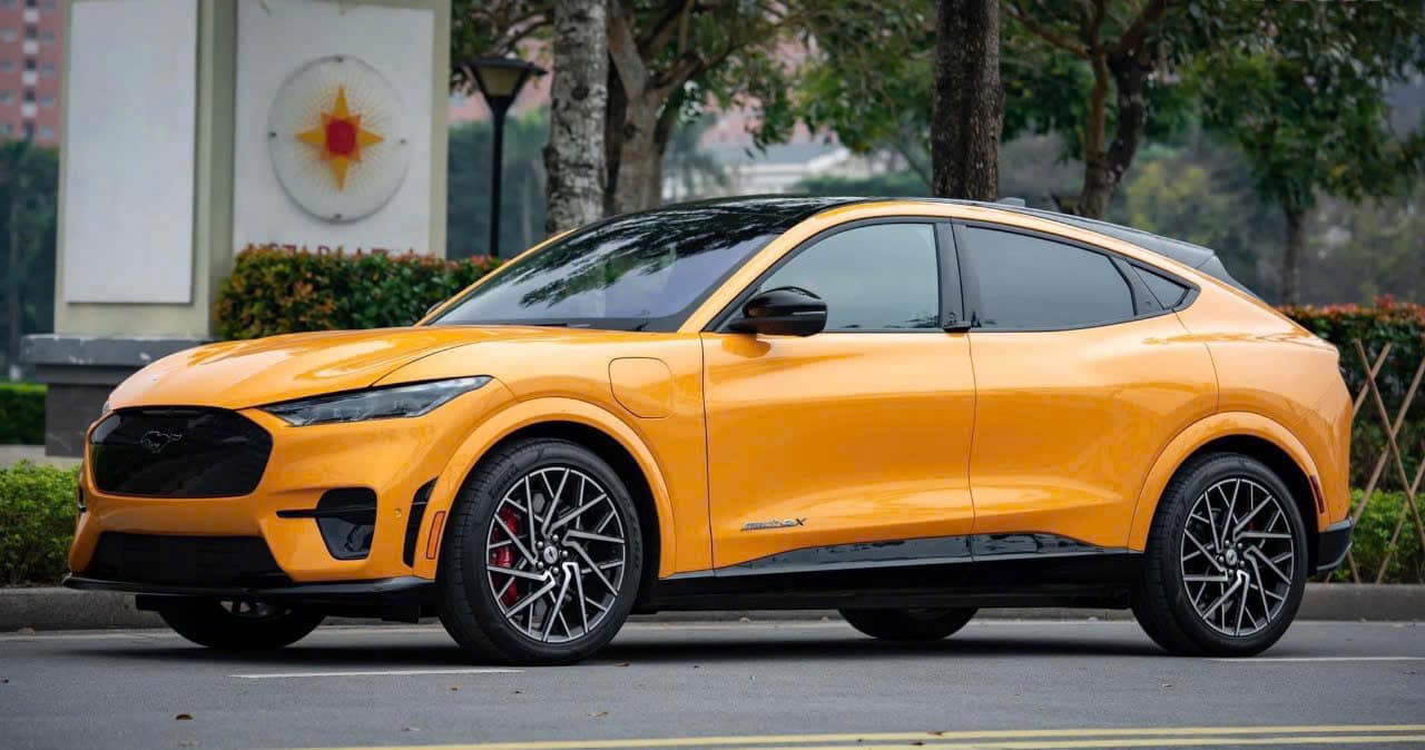 ford mustang mach e gt 7