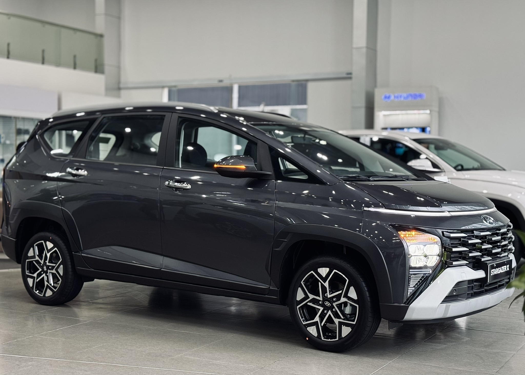 hyundai stargazer x 1