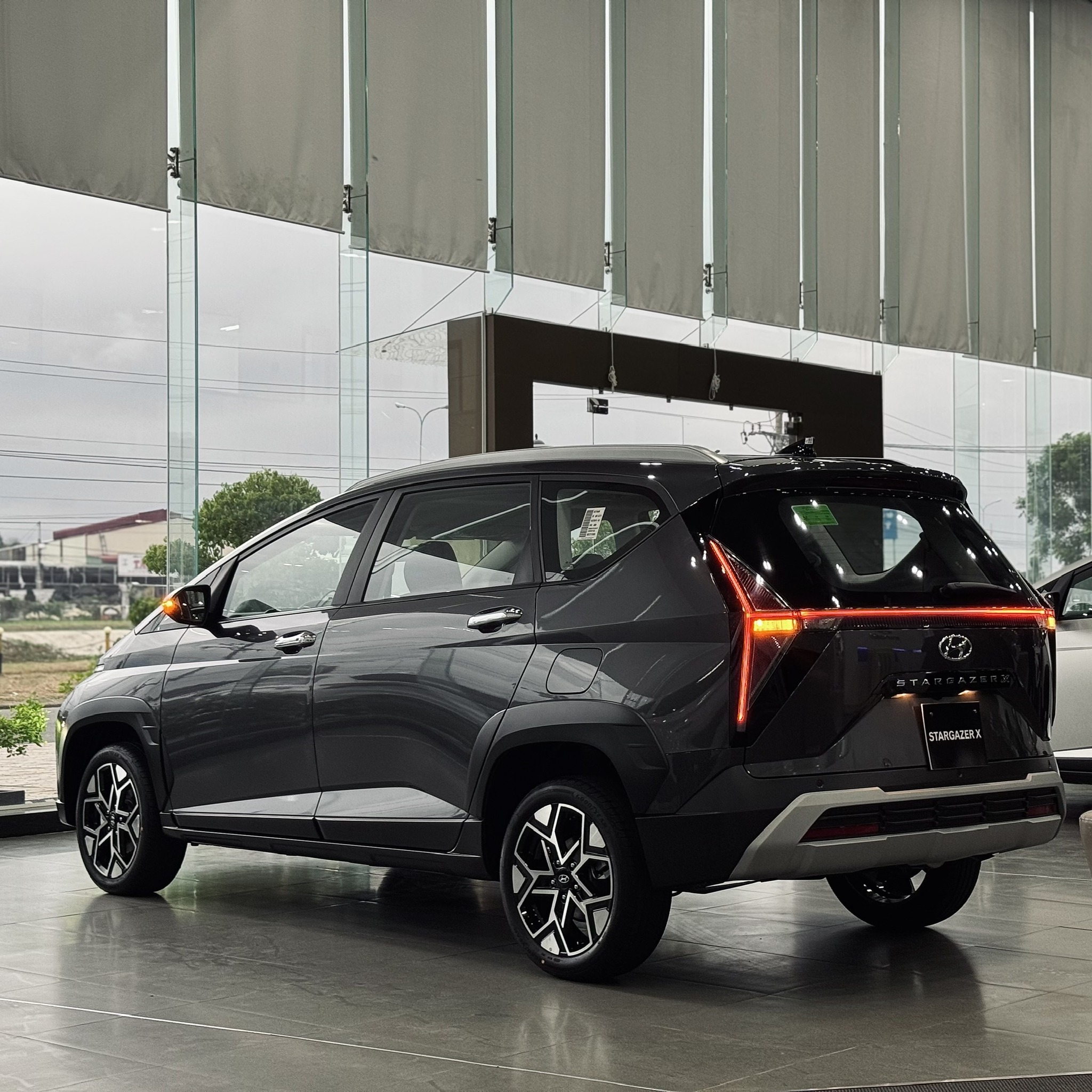 hyundai stargazer x 2