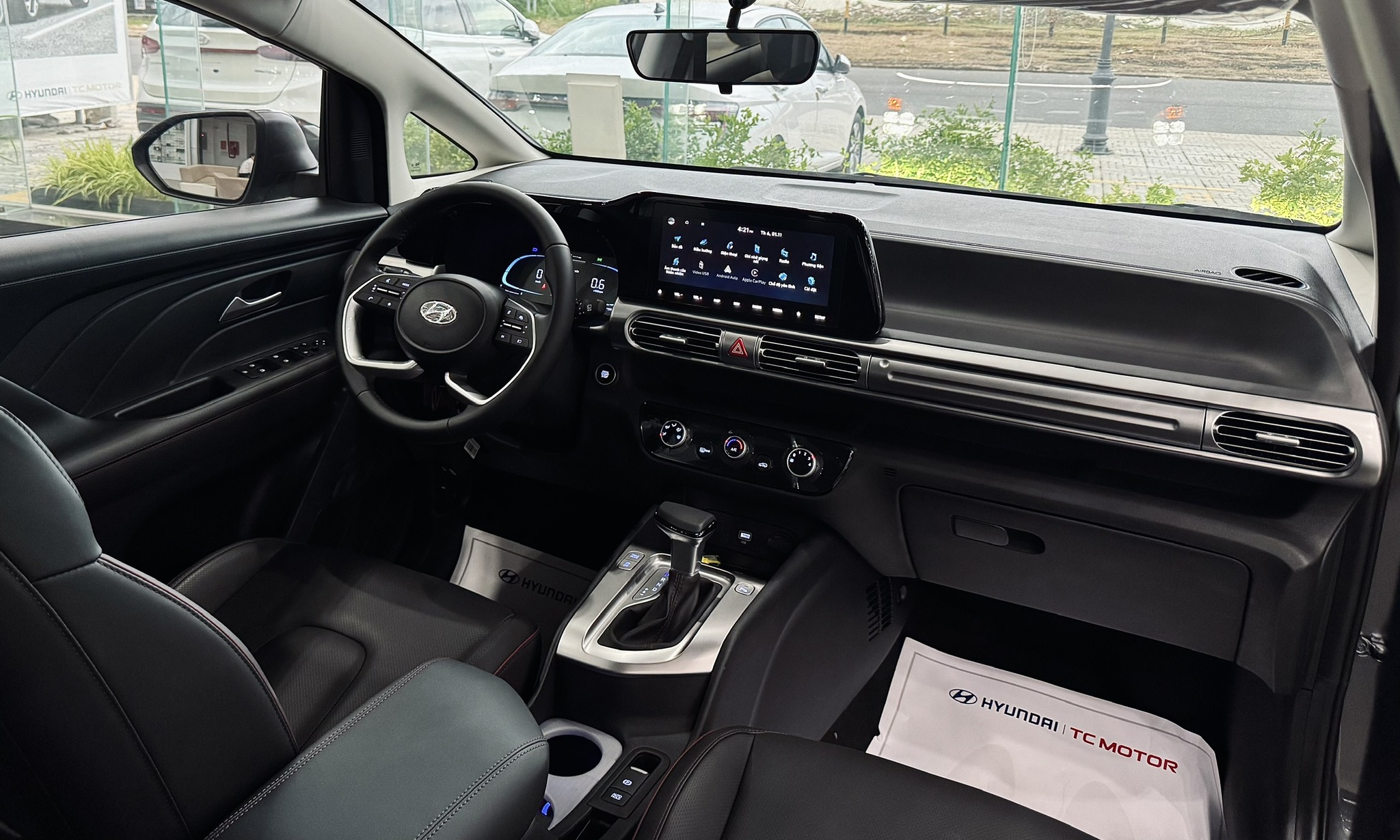 hyundai stargazer x 3