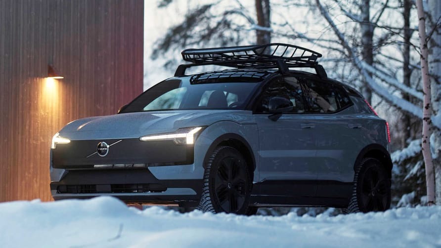 339529volvoex30crosscountry