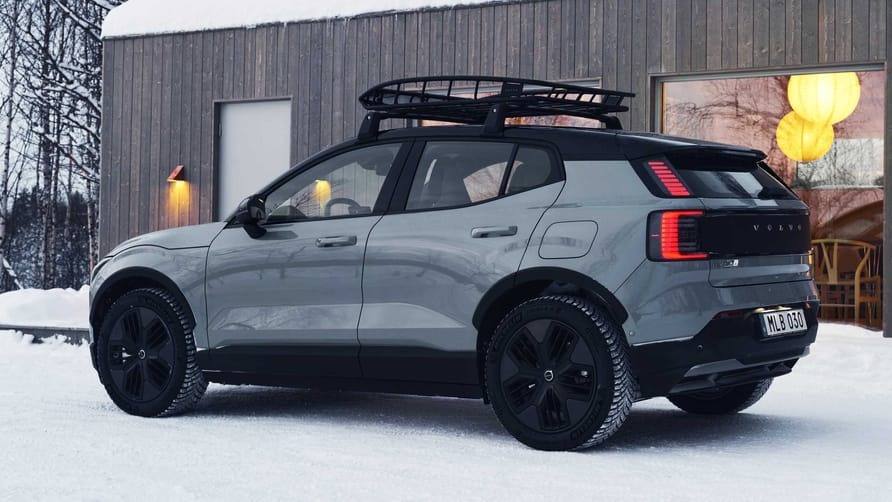 339531volvoex30crosscountry