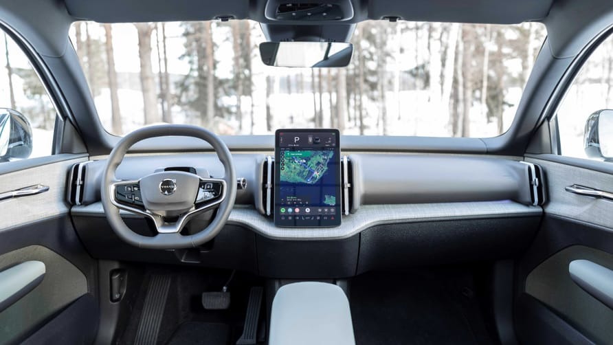 339595volvoex30crosscountry