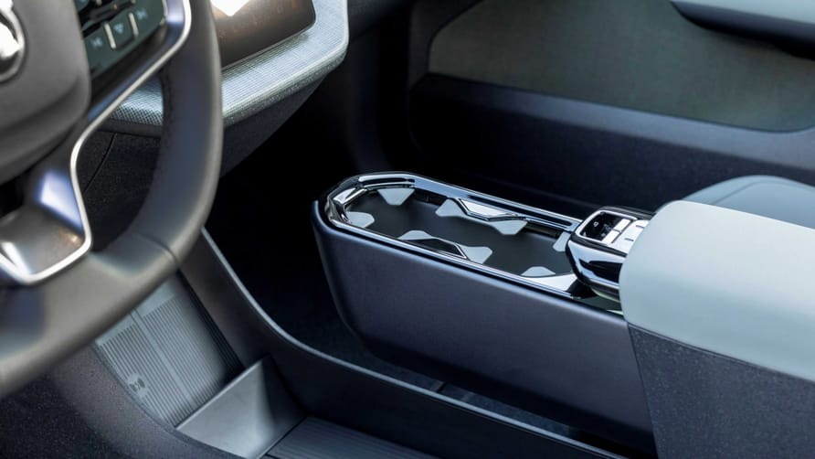 339602volvoex30crosscountry