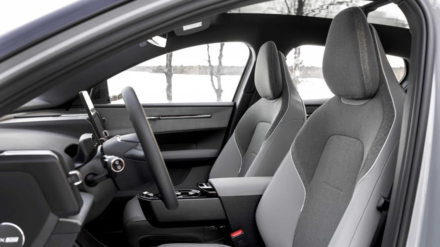 339605volvoex30crosscountry