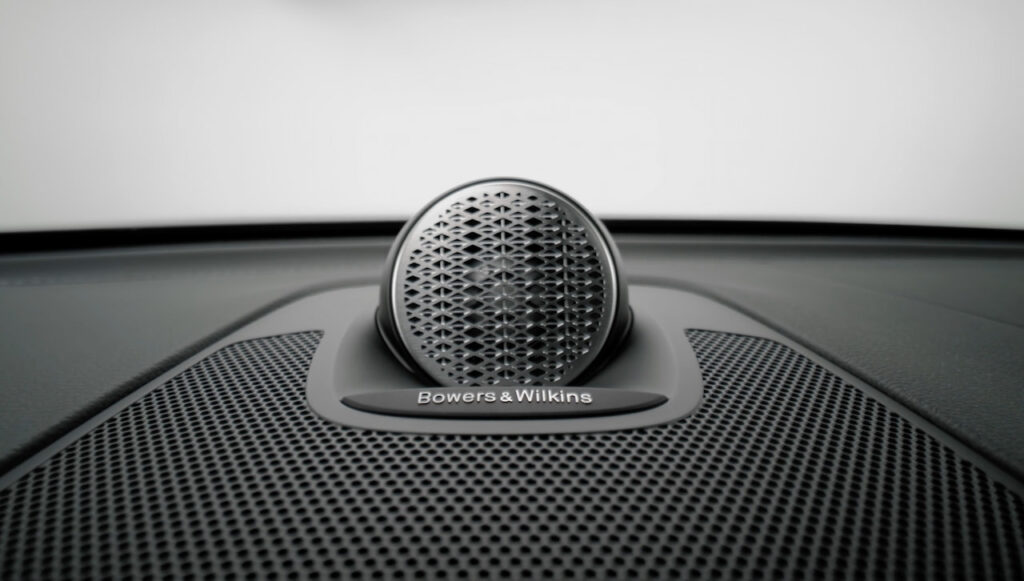 new volvo xc60 plug in hybrid t8 new bw audio system 1024x581