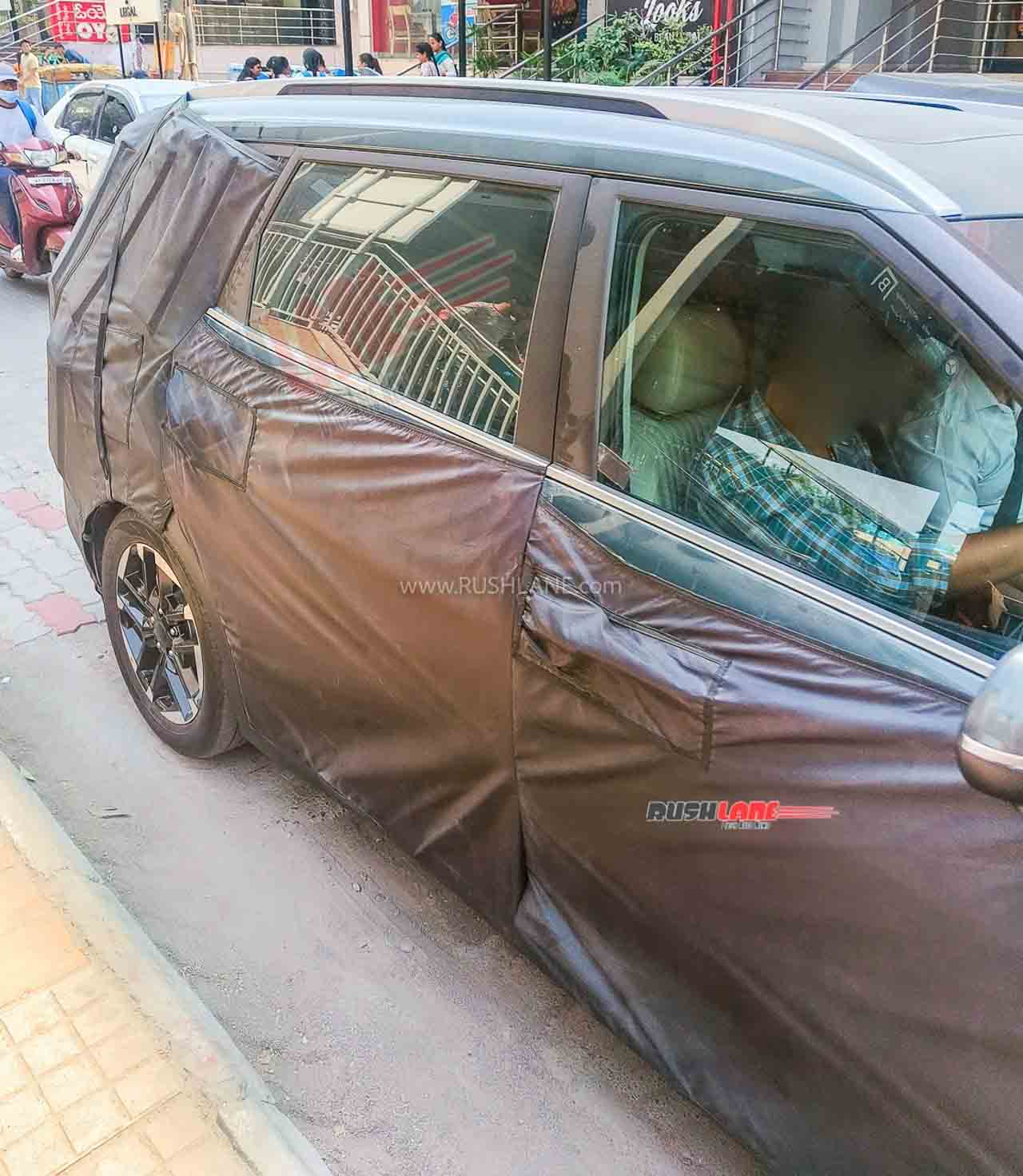 2025 kia carens facelift spied in hyderabad 2