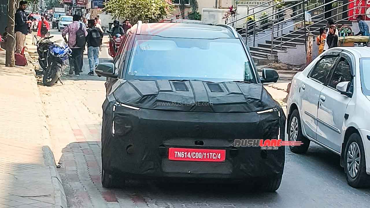 2025 kia carens facelift spied in hyderabad 3