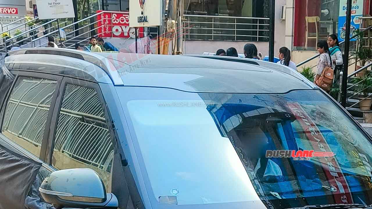 2025 kia carens facelift spied in hyderabad sunroof