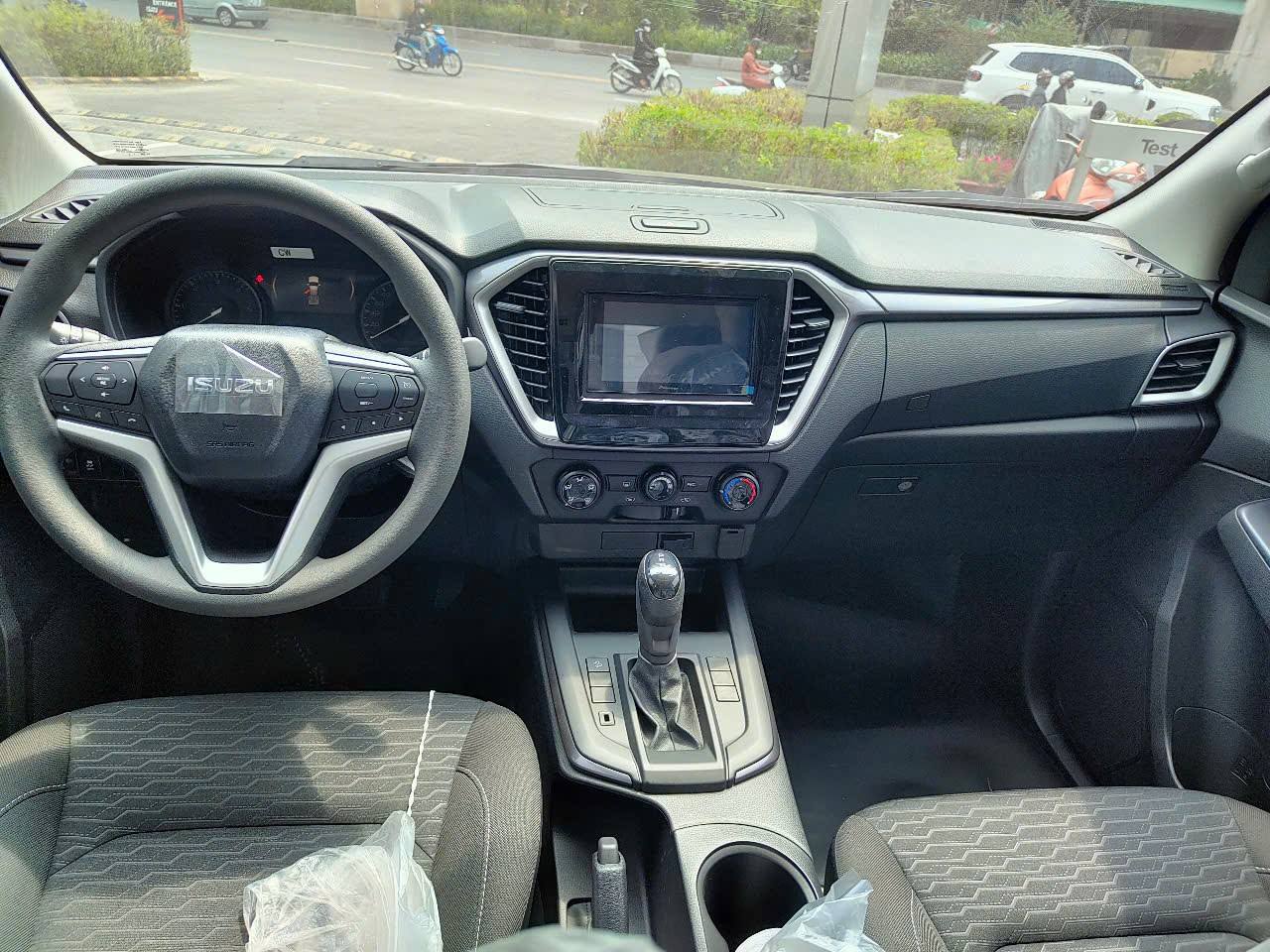 isuzu d max prestige 2023 13