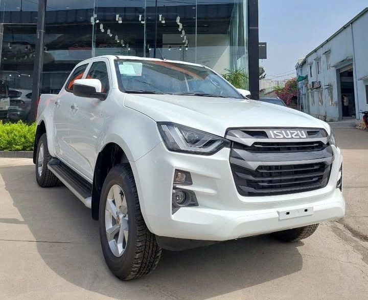 isuzu d max prestige 2023 4