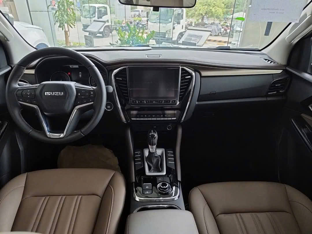 isuzu mu x giam gia 4