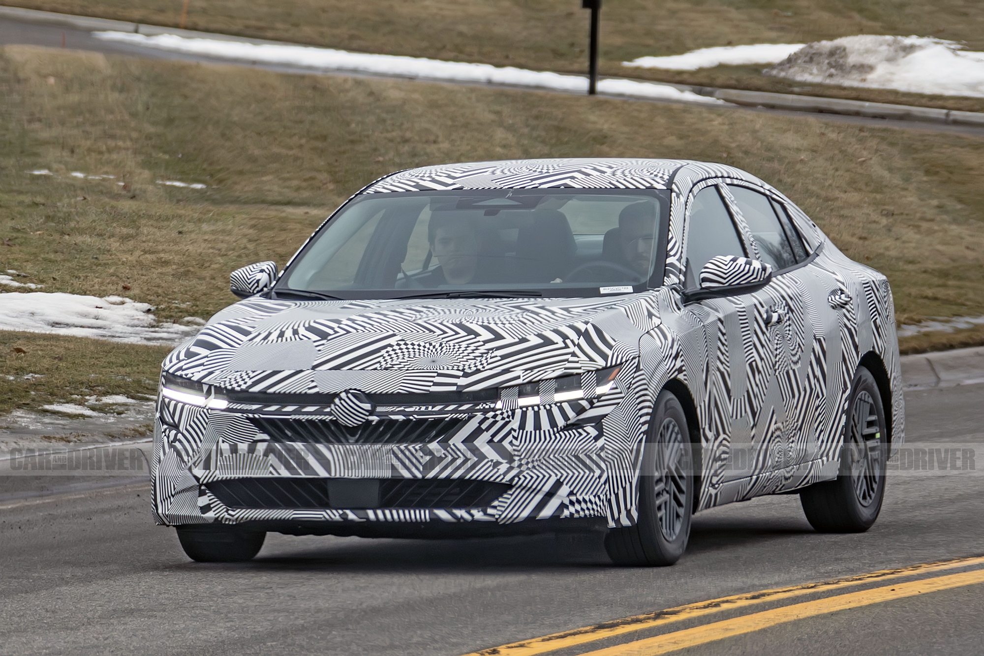 xe nissan moi chay thu 1