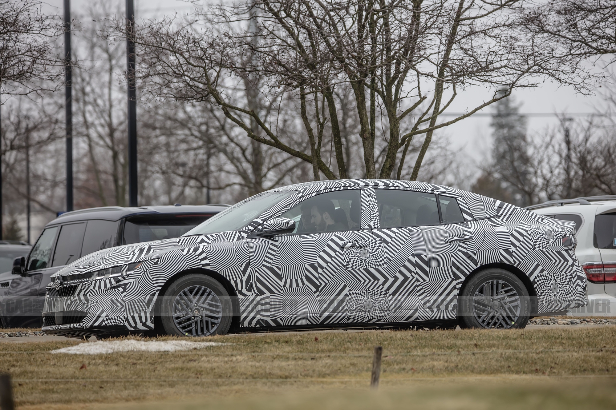 xe nissan moi chay thu 21