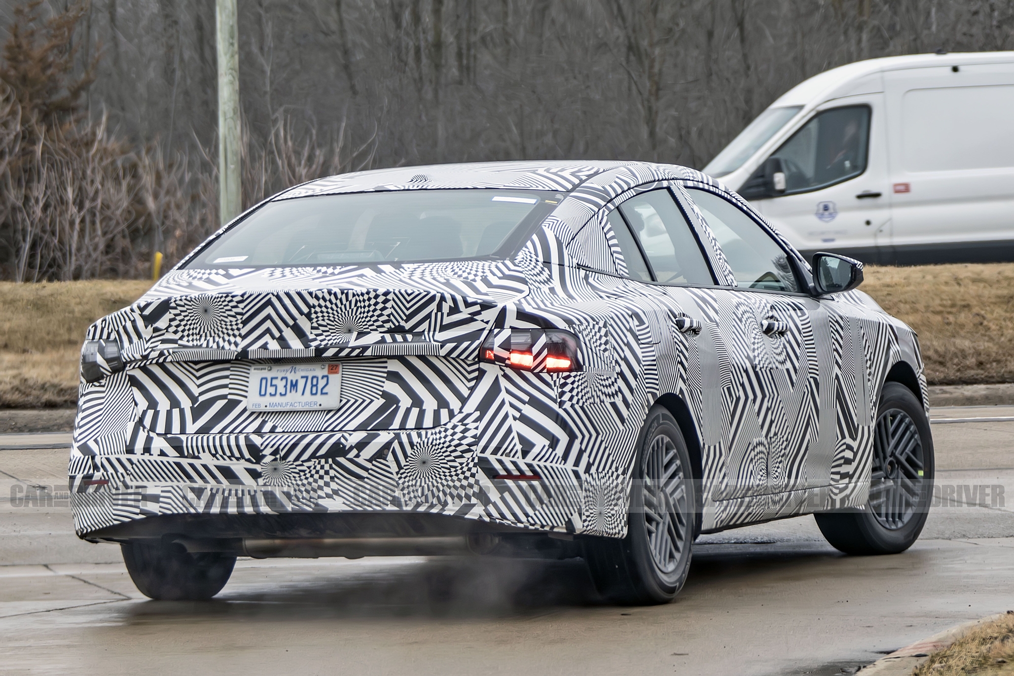 xe nissan moi chay thu 3