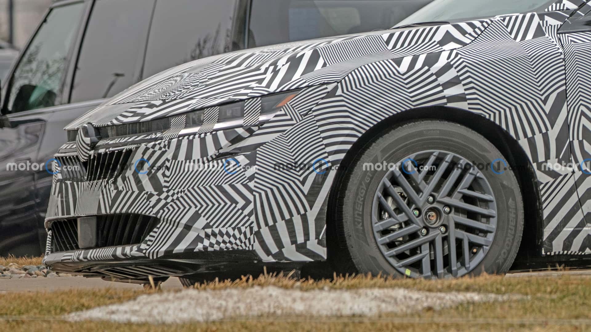 xe nissan moi chay thu 4