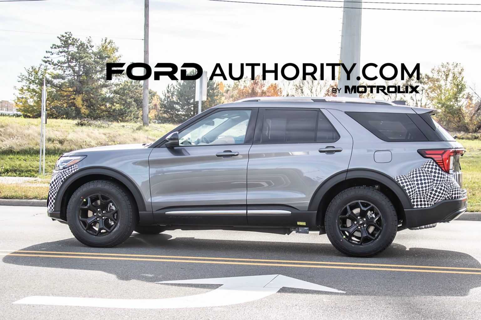 2025 ford explorer tremor prototype spy shots october 2024 exterior 007 side 1536x1023