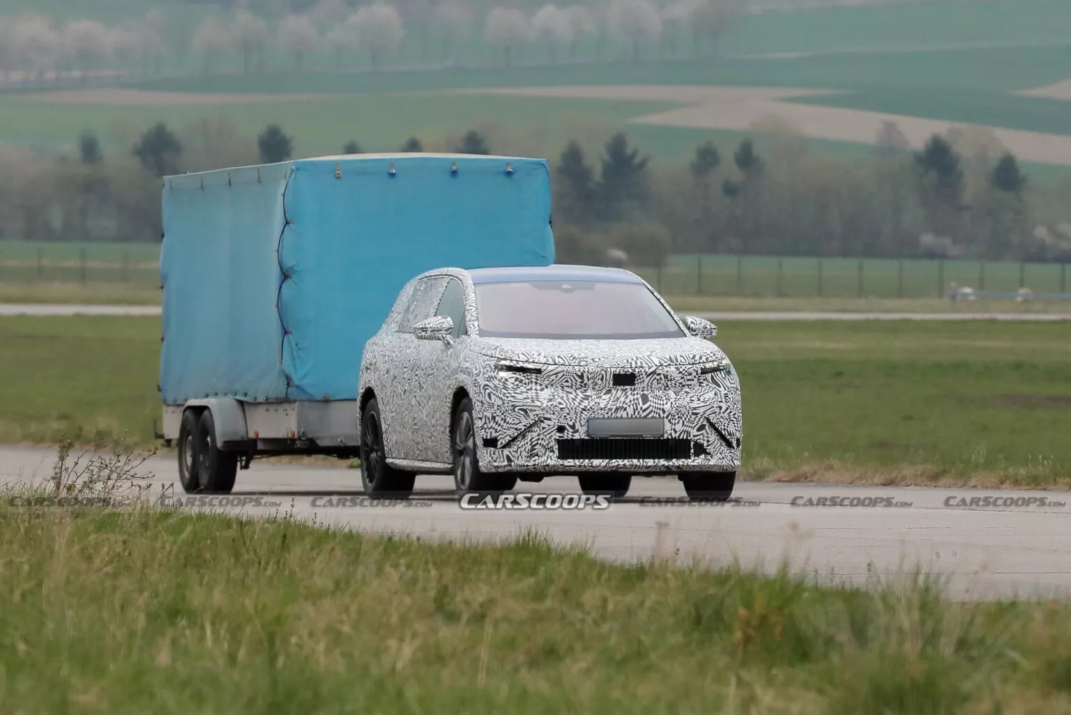 suv dien skoda 7 cho chay thu 1