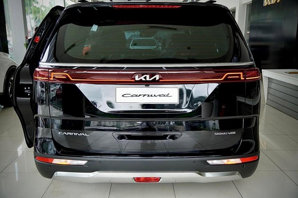 kia carnival 35 signature xang 5