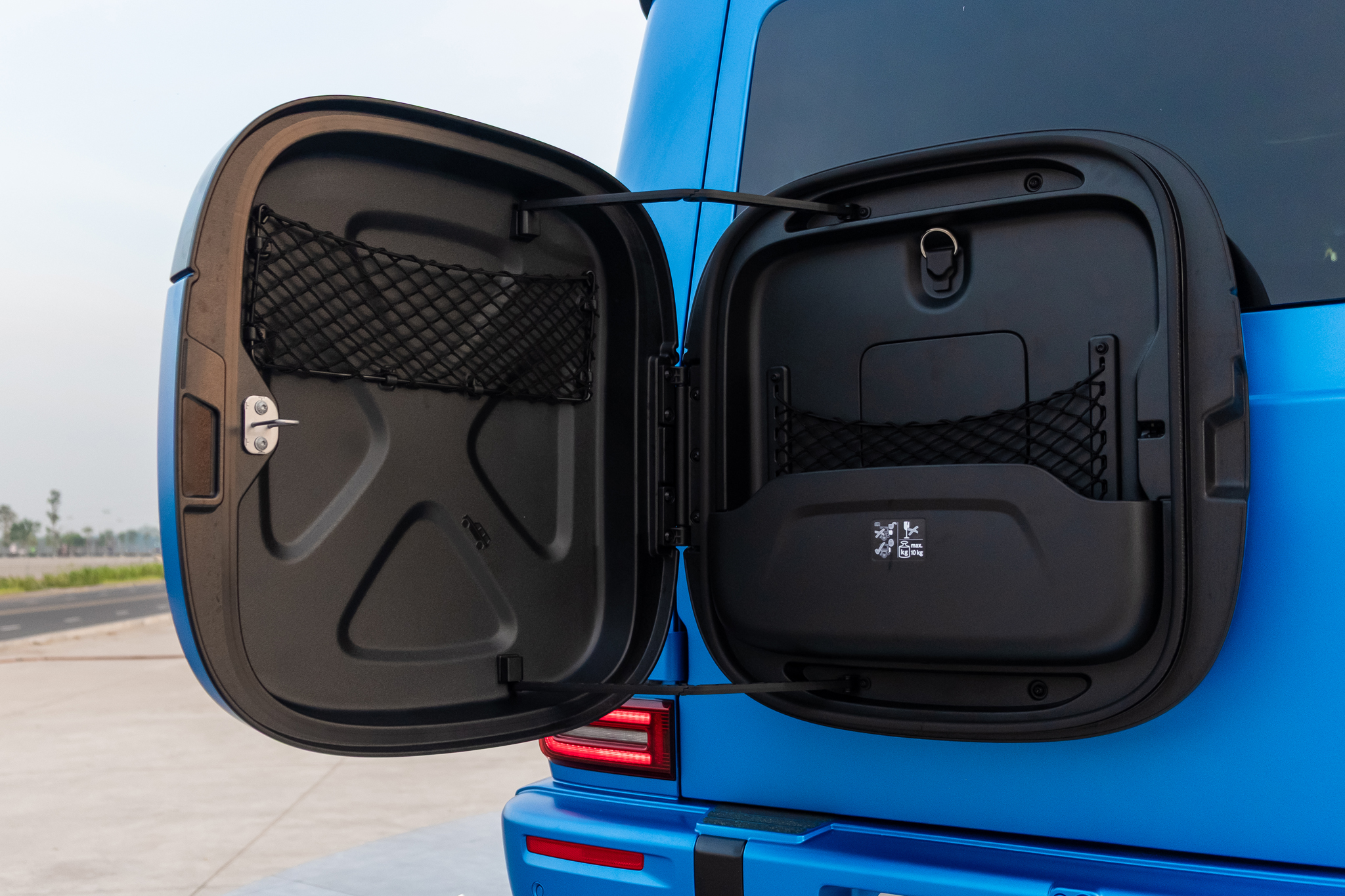 mercedes benz g 580 eq 27