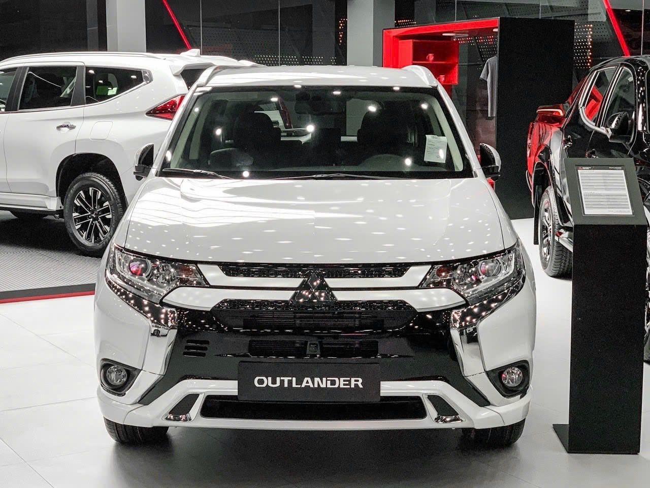 mitsubishi outlander 1