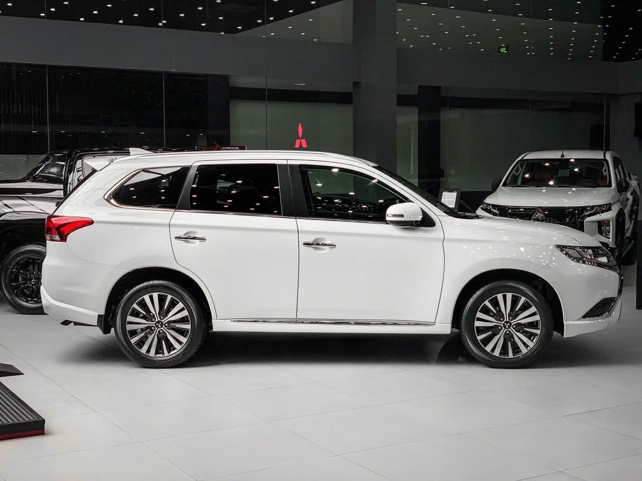 mitsubishi outlander 2
