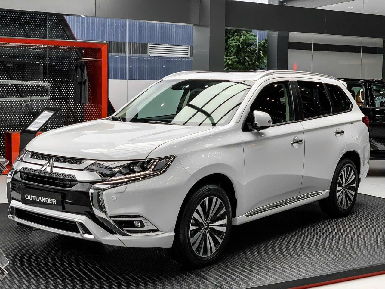 mitsubishi outlander 5