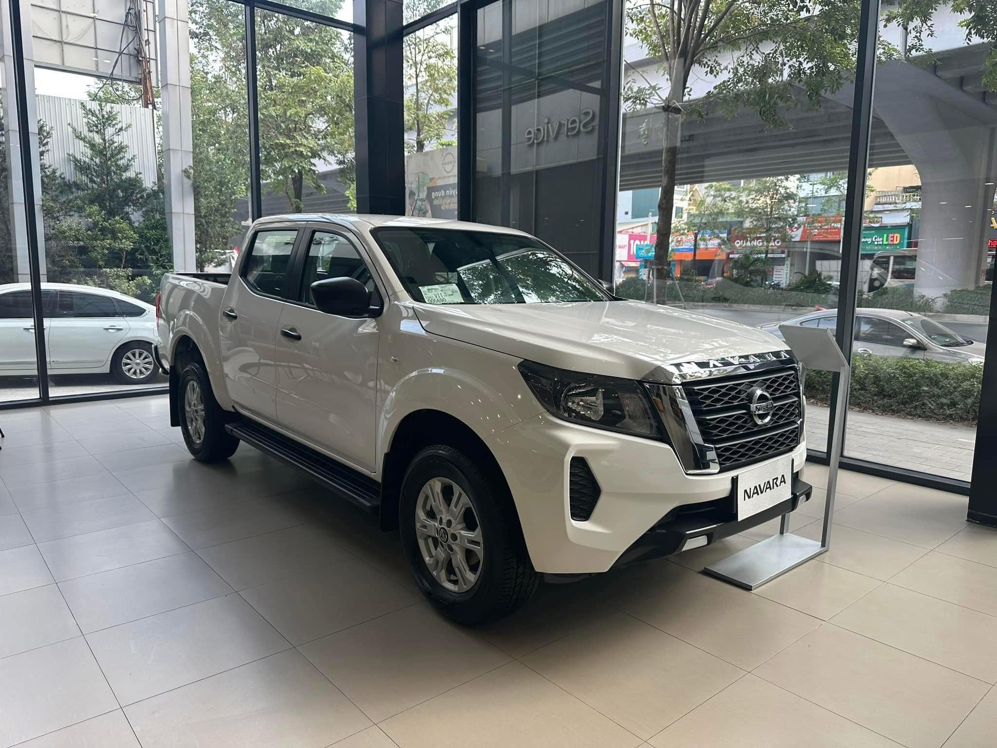nissan navara 1