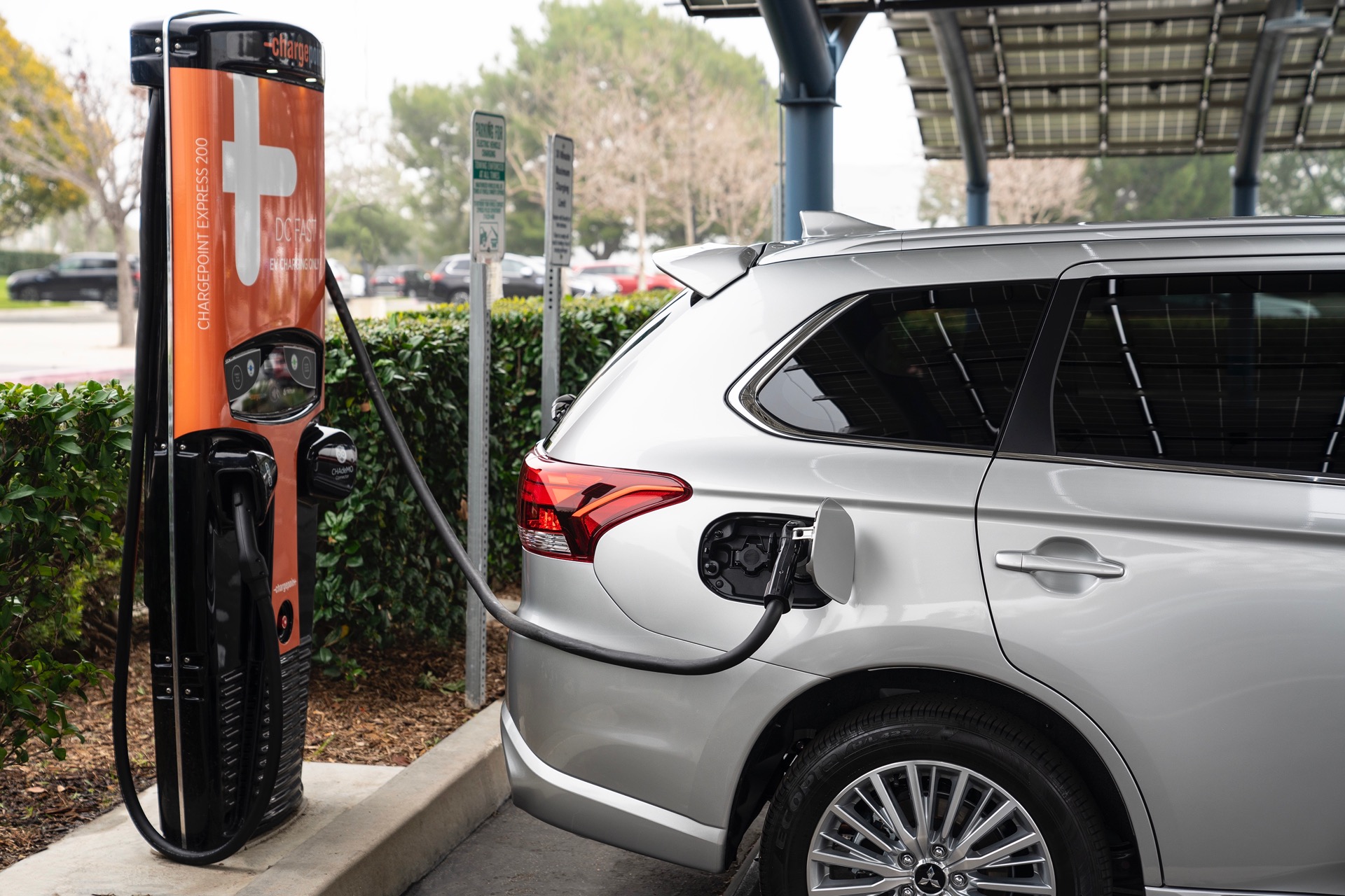 2021 mitsubishi outlander plug in hybrid charging100782494h 2021 mitsubishi outlander plug in hybrid charging100782494h