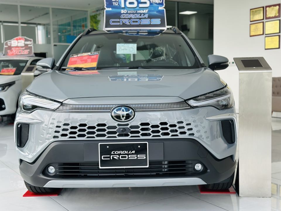 toyota corolla cross 2
