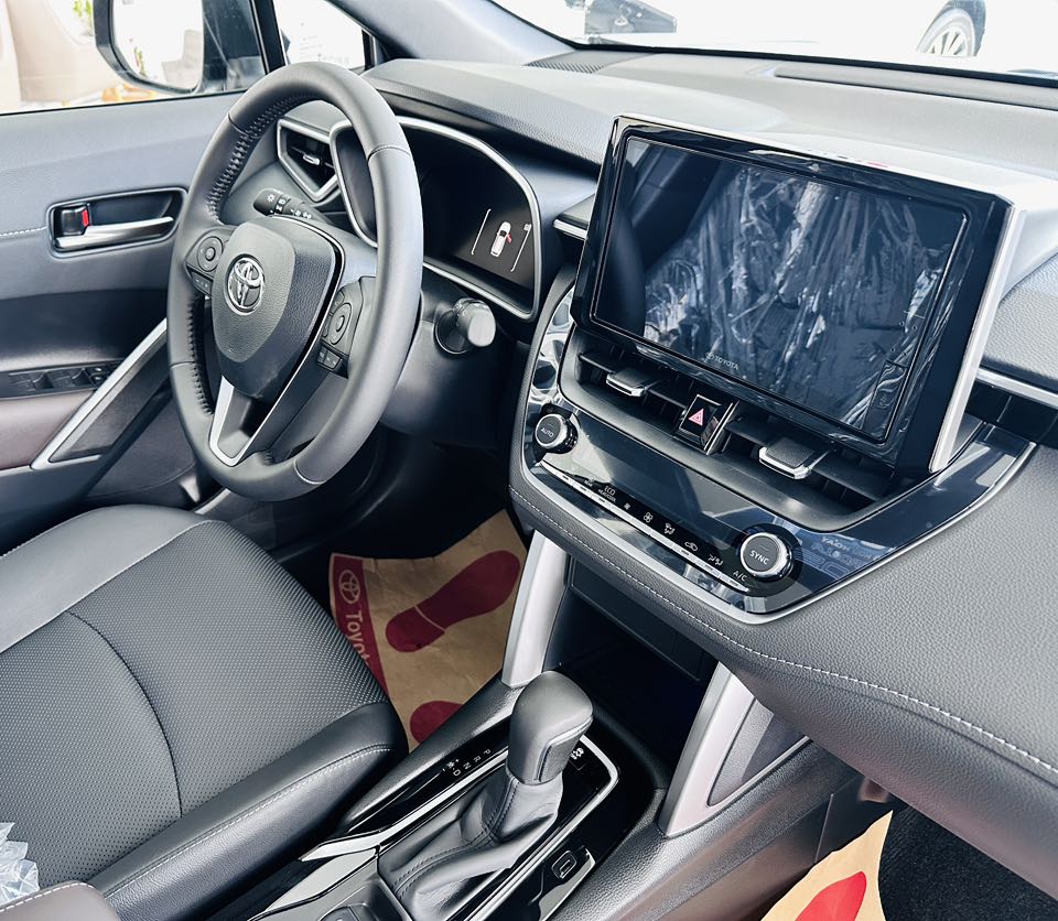 toyota corolla cross 4