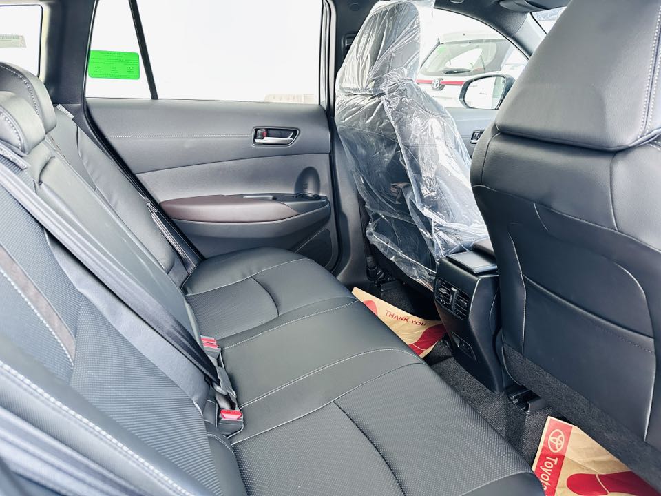 toyota corolla cross 5