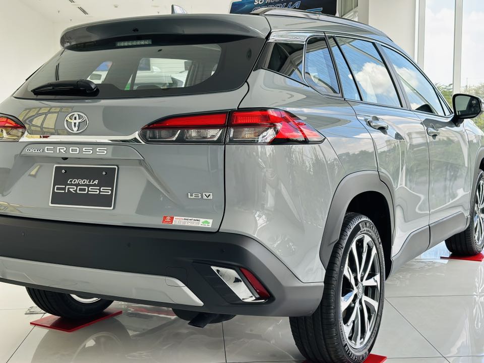 toyota corolla cross 7