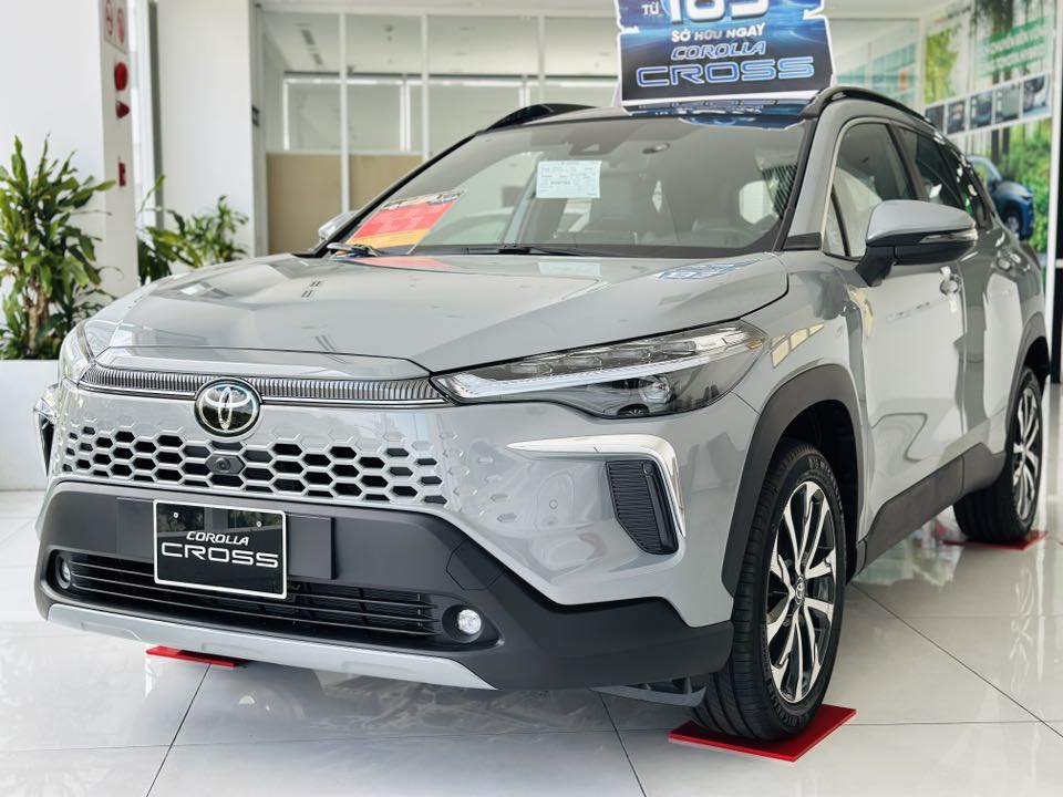 toyota corolla cross 8