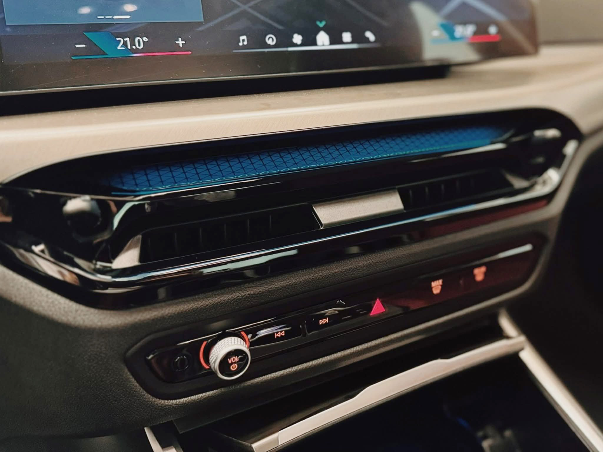 bmw 3 series 2025 autopro 8