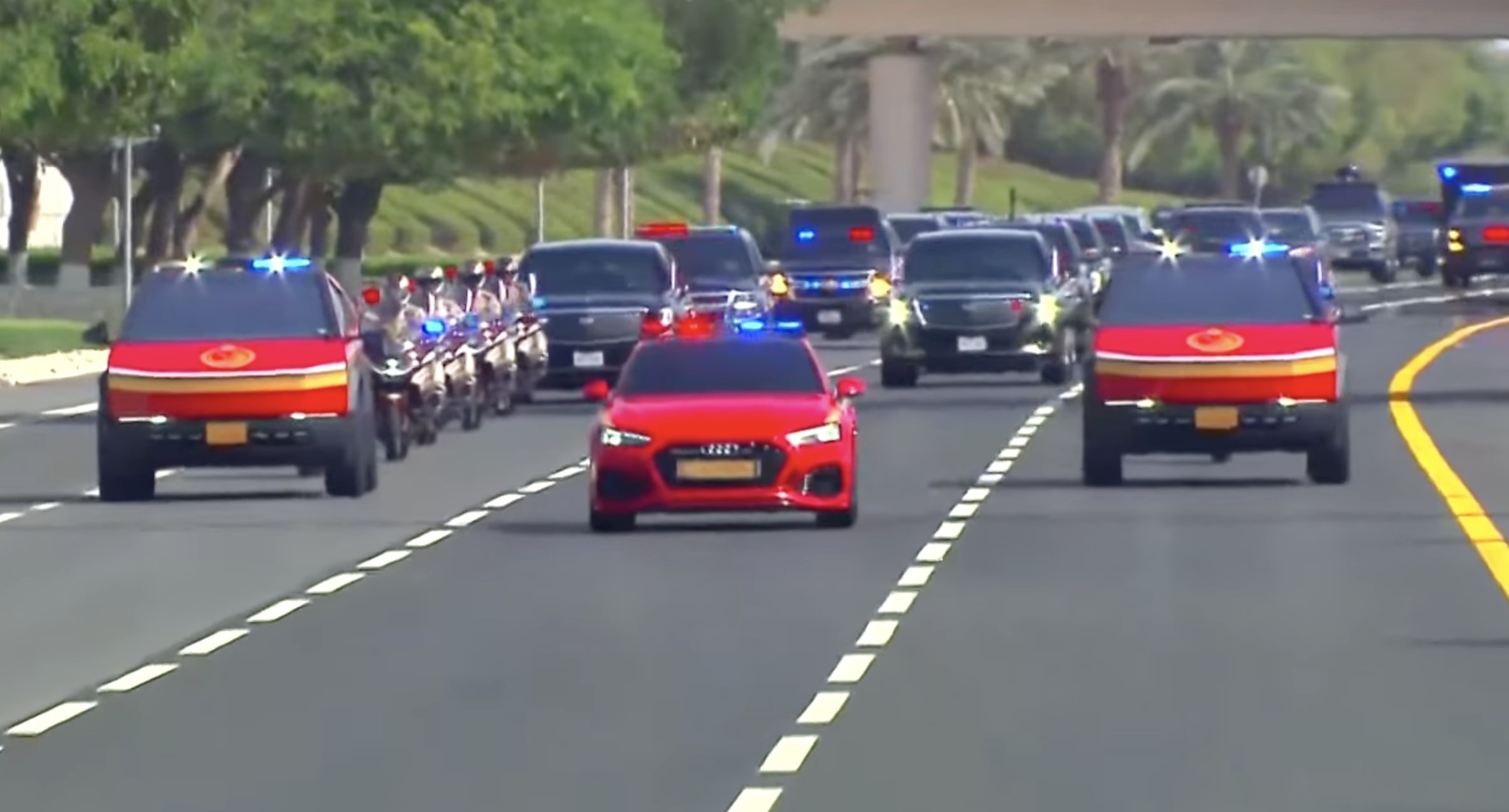 donald trump s motorcade was escorted by cybertrucks and camels in qatar musk loved it7