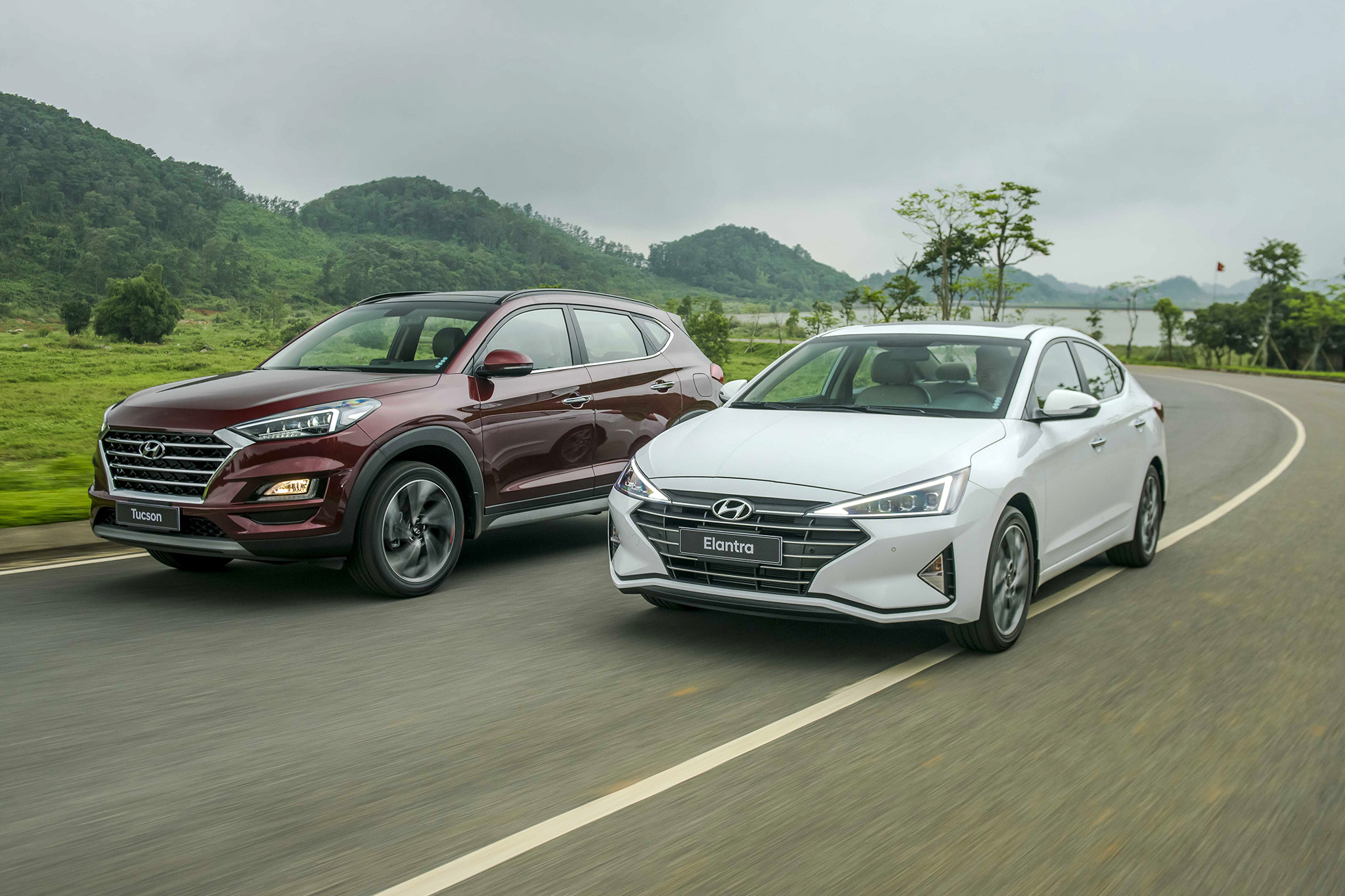 tucson elantra 2019 4