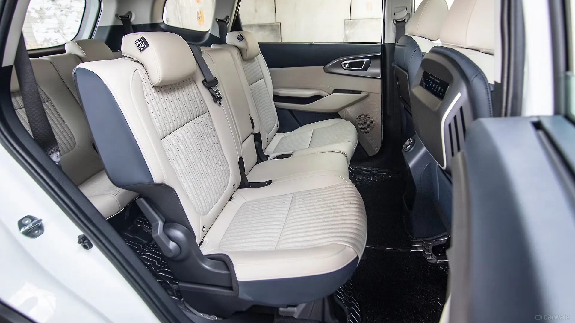 kia carens clavis 2025 23