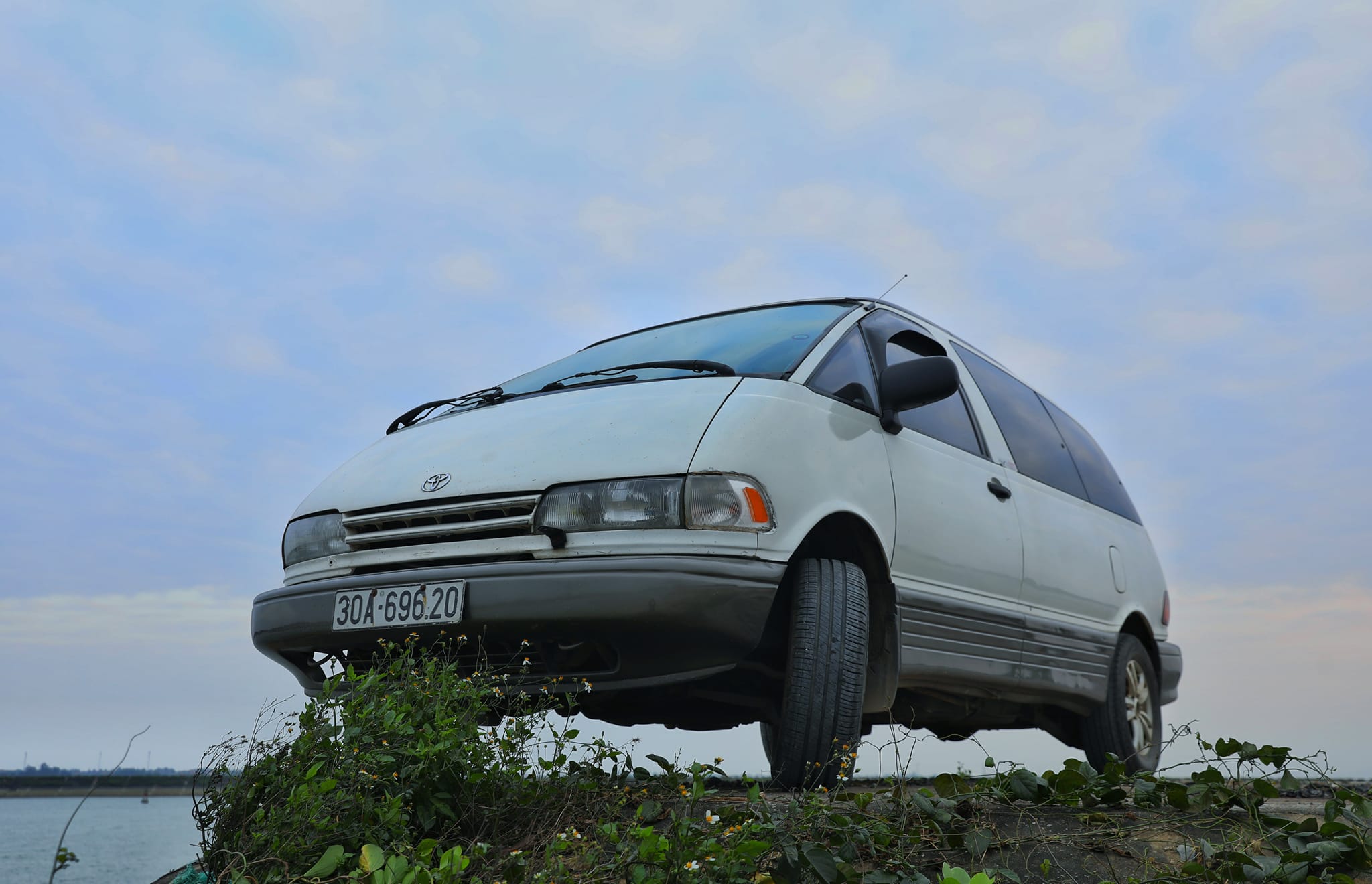 chu xe toyota previa 1990 26