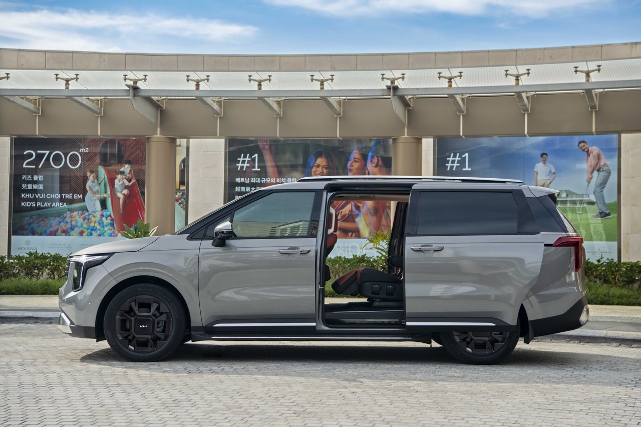 kia carnival hybrid 3