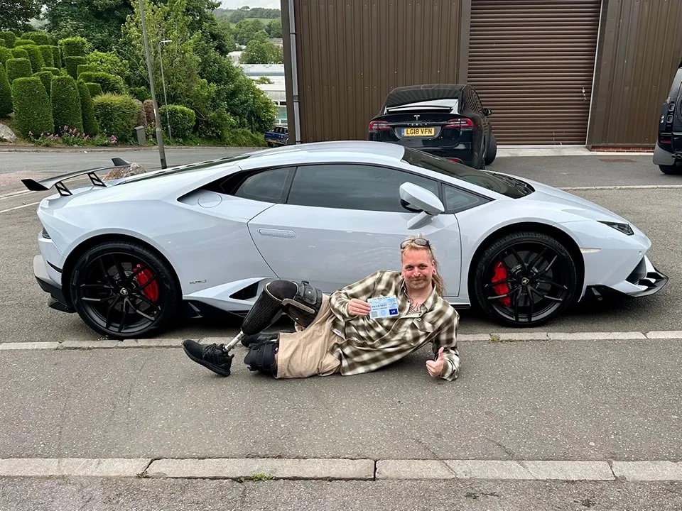 200k supercar disabled spot getting 998510970