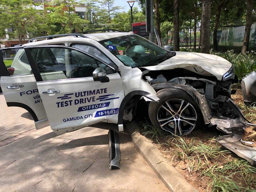 xedoisongkhachlaithusubarugaytainan3nusf