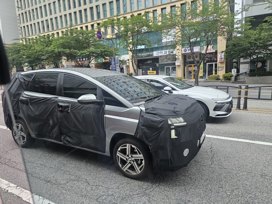 hyundai stargzer chay thu 1