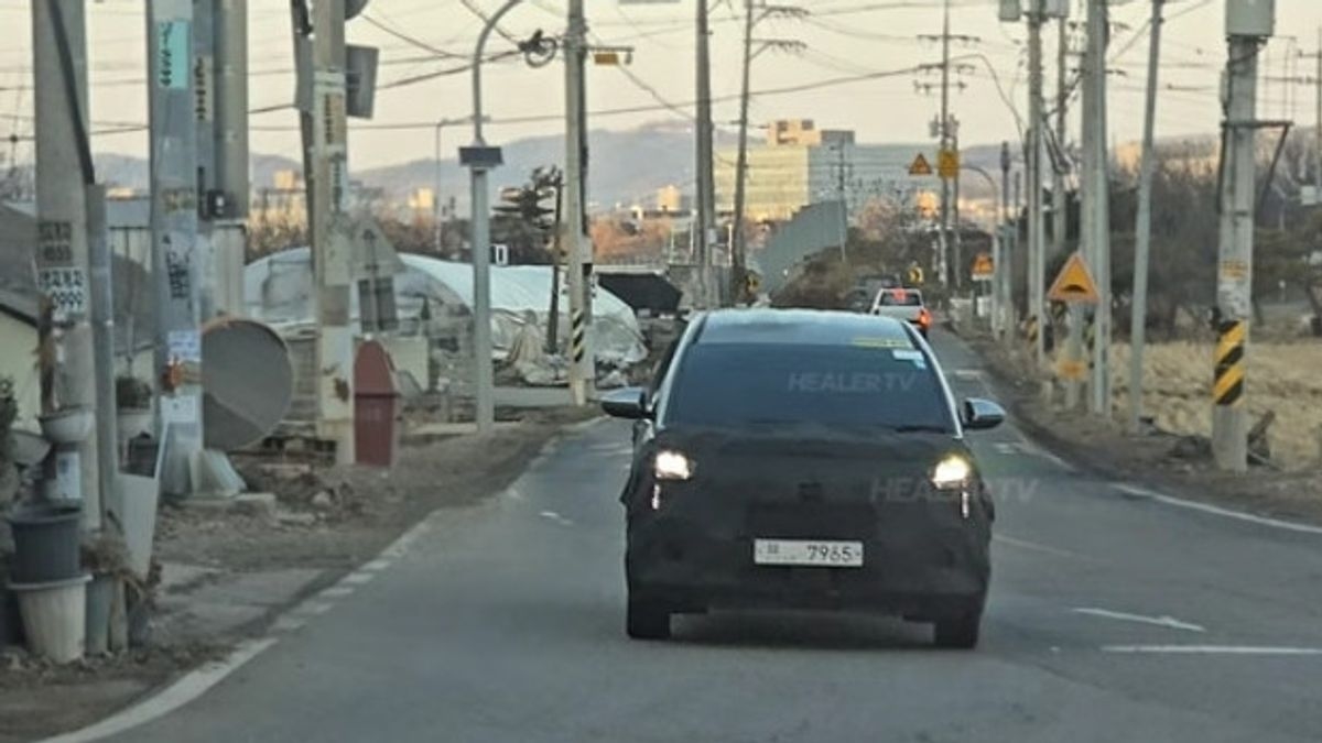 hyundai stargzer chay thu 2