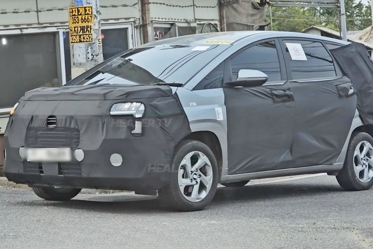 hyundai stargzer chay thu 31