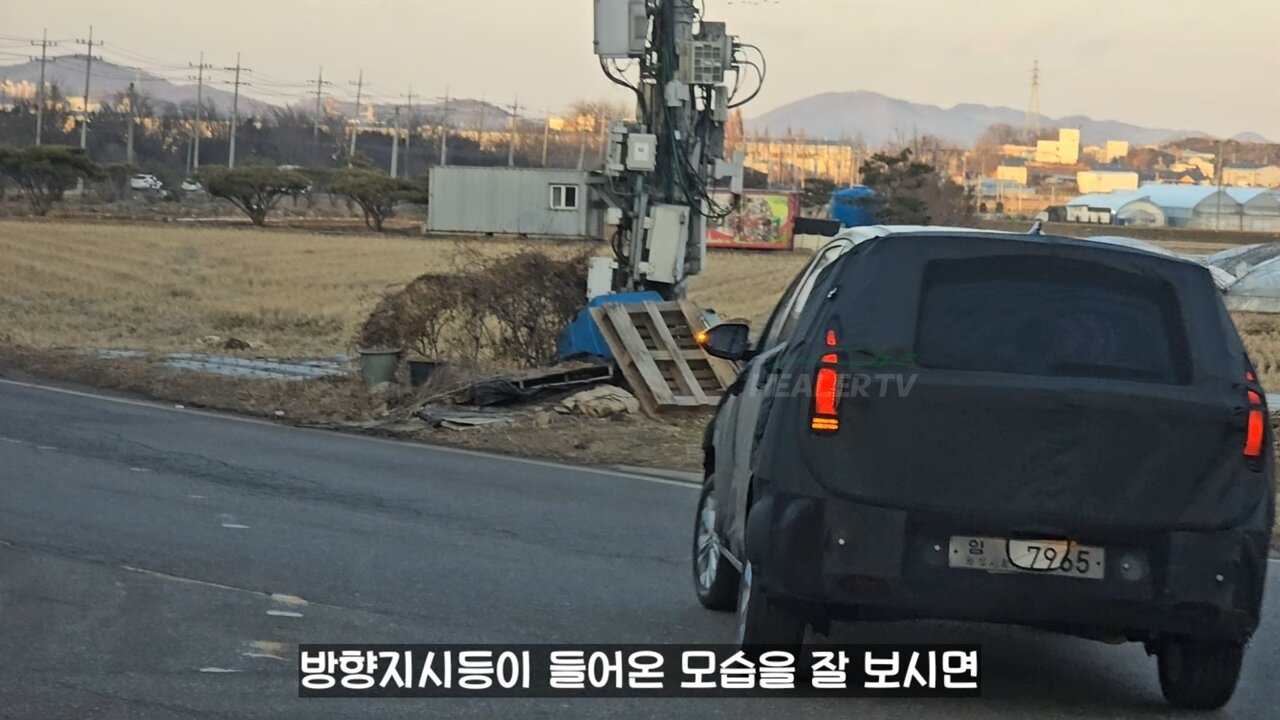 hyundai stargzer chay thu 4