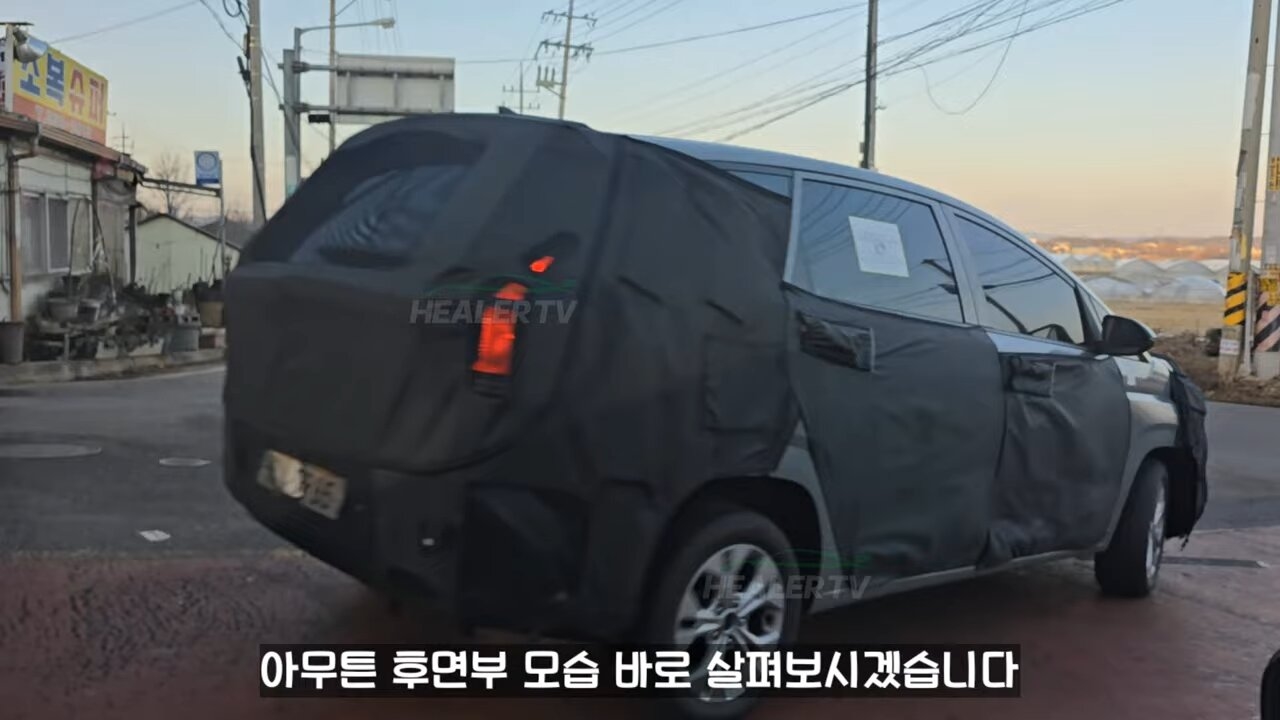 hyundai stargzer chay thu 5